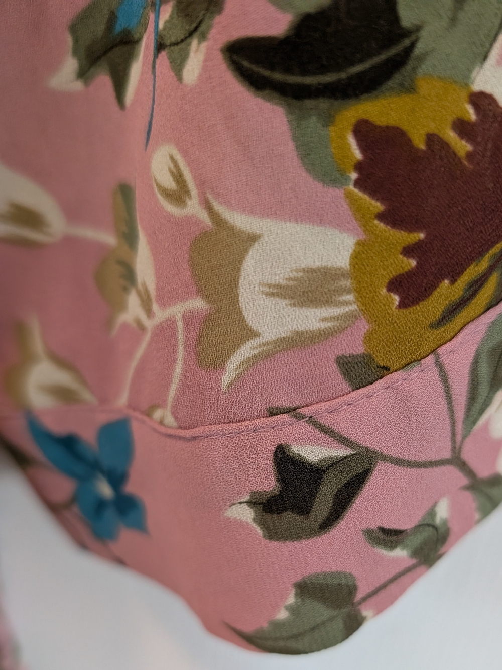 Violet & Claire Pink Floral Split-Neck Blouse Size 1X - Picture 8 of 9